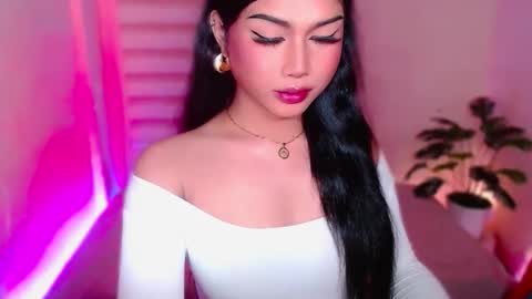 Snapshot of angel_eloaxx chatting on May 17, 2026, 9:44 pm Angel online show from May 17, 2026, 9:44 pm
