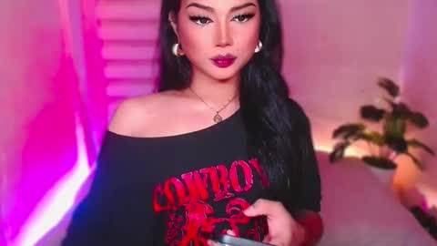 Snapshot of angel_eloaxx chatting on June 2, 2026, 8:33 pm Angel online show from June 2, 2026, 8:33 pm