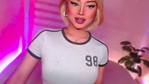 Snapshot of angel_eloaxx chatting on June 21, 2026, 6:43 pm Angel online show from June 21, 2026, 6:43 pm