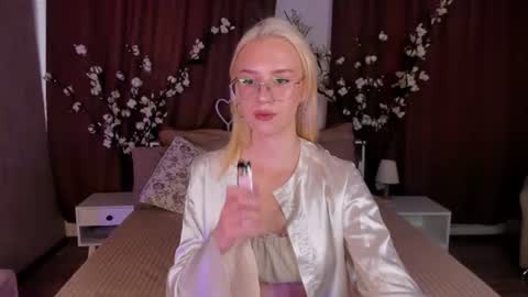 Snapshot of angel_tessa chatting on June 15, 2026, 5:42 am Angelica online show from June 15, 2026, 5:42 am