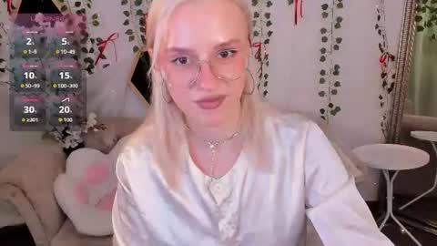 Snapshot of angel_tessa chatting on June 17, 2026, 8:43 pm Angelica online show from June 17, 2026, 8:43 pm