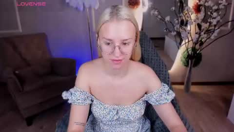 Snapshot of angel_tessa chatting on July 13, 2026, 6:05 am Angelica online show from July 13, 2026, 6:05 am