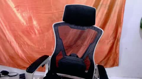 angelyn_slim online show from June 29, 2026, 5:25 am