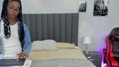 Snapshot of angie_abby chatting on June 8, 2026, 3:29 am Angie Abby online show from June 8, 2026, 3:29 am