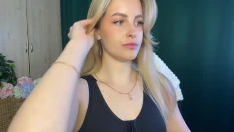 Anita online show from May 18, 2026, 1:02 am