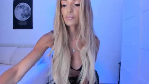 Snapshot of annaise_ chatting on July 5, 2026, 8:10 am annaise online show from July 5, 2026, 8:10 am