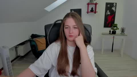 annewilsonn online show from May 12, 2026, 4:53 am