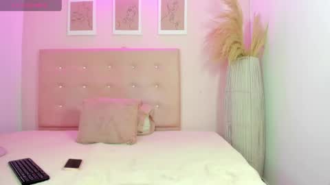 annie_dolce_ online show from June 1, 2026, 12:07 pm