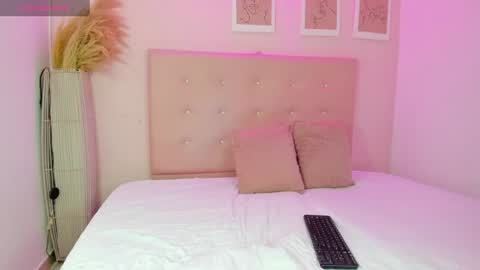 annie_dolce_ online show from July 2, 2026, 2:23 pm