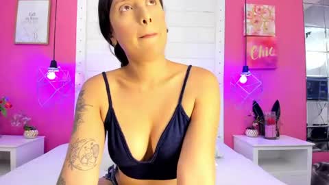 Antonella online show from July 2, 2026, 3:23 am