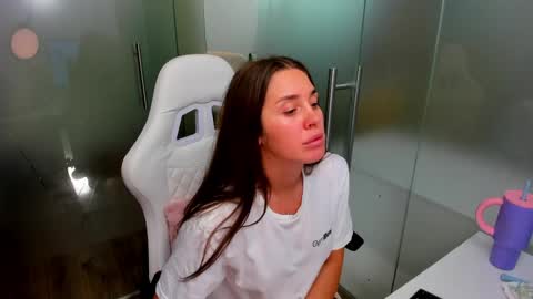 Anya online show from June 5, 2026, 12:33 pm