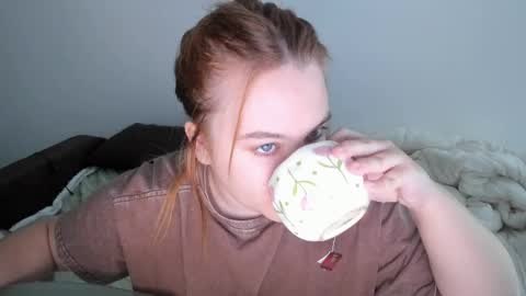 appleyummybuns online show from June 6, 2026, 11:37 am