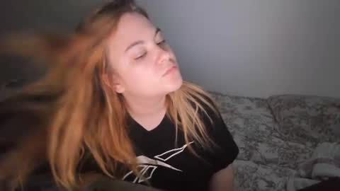appleyummybuns online show from July 2, 2026, 8:53 am
