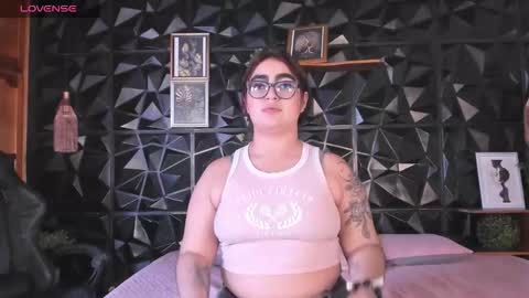 apprilfoxx online show from February 15, 2026, 2:36 pm