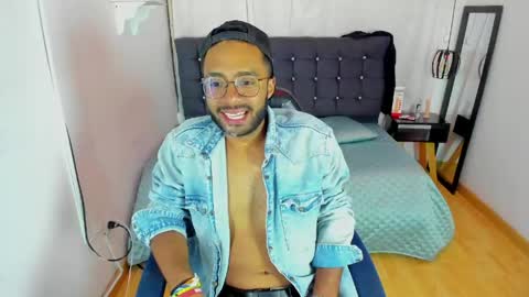 Snapshot of arez_vortex_ chatting on May 5, 2026, 7:22 pm Alex Cortez online show from May 5, 2026, 7:22 pm