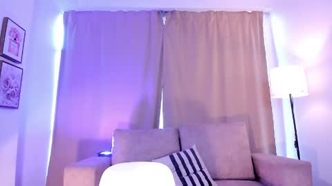 Snapshot of ari_es chatting on April 27, 2026, 2:04 pm Ari online show from April 27, 2026, 2:04 pm