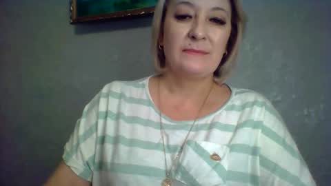 ArielXLoveresss online show from November 16, 2025, 8:31 am
