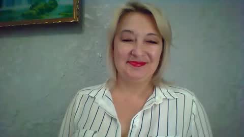 Snapshot of arielxloveresss chatting on June 1, 2026, 8:27 am ArielXLoveresss online show from June 1, 2026, 8:27 am