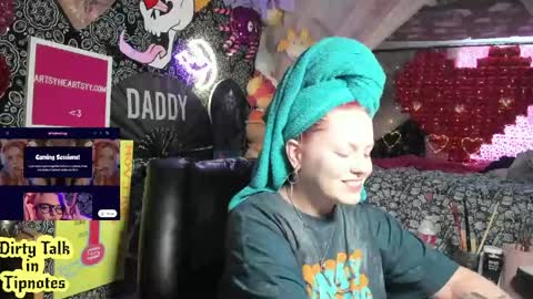 Snapshot of artsyheartsyy chatting on May 22, 2026, 9:20 pm ArtsyHeartsyy online show from May 22, 2026, 9:20 pm