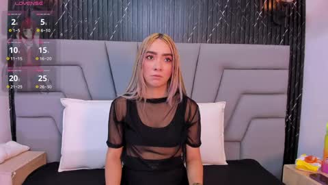 ashley_miller26 online show from May 27, 2026, 12:02 pm
