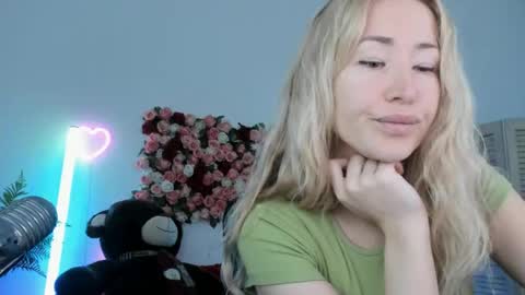 astramonroe online show from May 28, 2026, 8:22 am