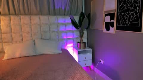 astrid_velle online show from May 13, 2026, 1:03 am
