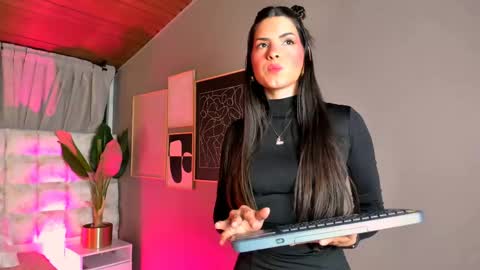 astrid_velle online show from May 24, 2026, 1:32 am