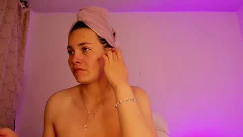 Snapshot of aurora_divine chatting on May 18, 2026, 6:58 pm aurora_divine online show from May 18, 2026, 6:58 pm