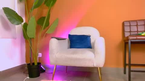 Snapshot of aveline_nuit chatting on June 25, 2026, 8:02 pm Hi im aqua is nice with me online show from June 25, 2026, 8:02 pm