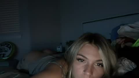 Snapshot of avocadotoocute chatting on July 8, 2026, 3:11 am avocadotoocute online show from July 8, 2026, 3:11 am