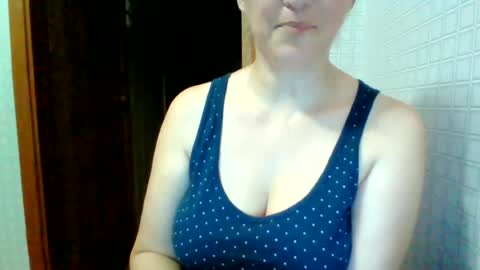 awesomeladyy online show from July 2, 2026, 9:43 pm