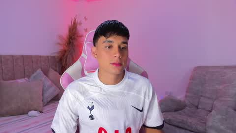 AXEL online show from June 24, 2026, 7:24 pm