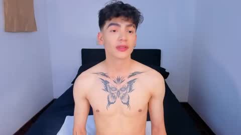Snapshot of axel_inkshade chatting on August 8, 2026, 10:23 pm Axel online show from August 8, 2026, 10:23 pm