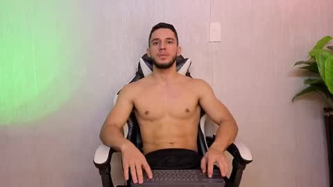 Snapshot of axel_tone chatting on May 22, 2026, 3:28 pm Axel online show from May 22, 2026, 3:28 pm
