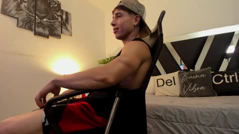 Snapshot of axelmartinezz chatting on May 9, 2026, 9:09 pm axelmartinezz online show from May 9, 2026, 9:09 pm