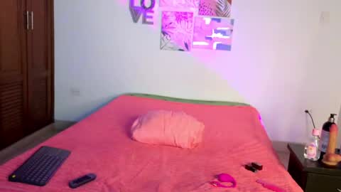 Snapshot of aylah_beckham chatting on April 18, 2026, 11:47 am aylah_beckham online show from April 18, 2026, 11:47 am