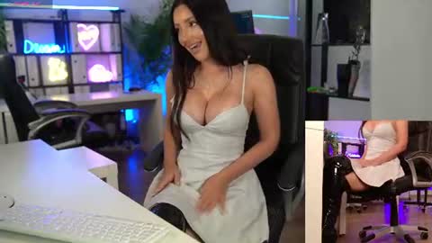 Snapshot of babesgowild chatting on July 10, 2026, 5:12 am Olivia and Lexi online show from July 10, 2026, 5:12 am