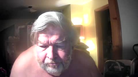 Snapshot of bear8620 chatting on June 15, 2026, 2:25 am bear online show from June 15, 2026, 2:25 am