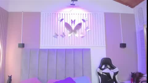 Snapshot of beauty_milf4 chatting on June 13, 2026, 3:37 am Chantall online show from June 13, 2026, 3:37 am