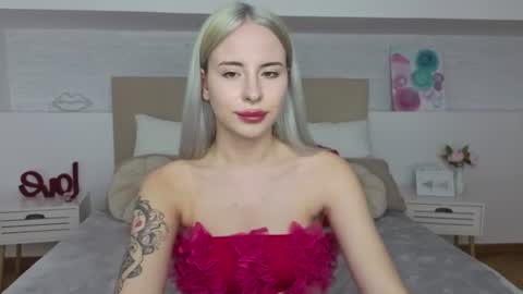 Snapshot of bella_crazyy chatting on June 10, 2026, 10:19 pm Bella online show from June 10, 2026, 10:19 pm