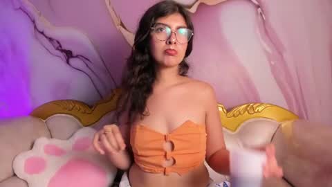 B  E  L  L  A  online show from July 31, 2026, 7:02 pm