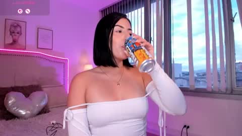Snapshot of bella_es chatting on June 11, 2026, 10:52 pm Onlyfans isa bella 23 online show from June 11, 2026, 10:52 pm