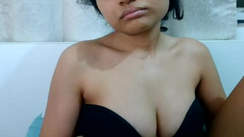 Snapshot of bellacrystall chatting on June 15, 2026, 4:20 pm bellacrystall online show from June 15, 2026, 4:20 pm