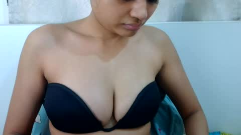 Snapshot of bellacrystall chatting on July 10, 2026, 8:07 am bellacrystall online show from July 10, 2026, 8:07 am