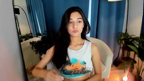 Snapshot of bellecerise_ chatting on July 19, 2026, 1:04 pm Bella online show from July 19, 2026, 1:04 pm