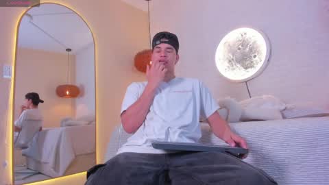 BENJAMIN online show from June 9, 2026, 2:45 am