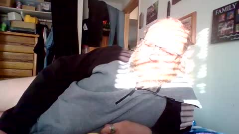 Snapshot of bergeeric1970 chatting on April 28, 2026, 12:32 pm bergeeric1970 online show from April 28, 2026, 12:32 pm