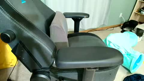 biggerthebetterr online show from June 28, 2026, 7:36 am