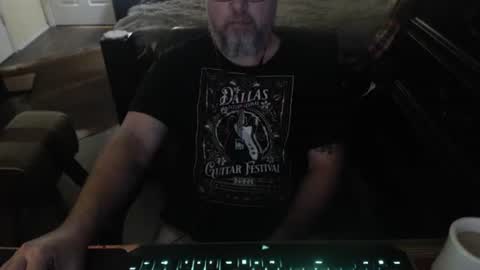 Snapshot of bighugmugg chatting on May 8, 2026, 11:04 am bighugmugg online show from May 8, 2026, 11:04 am