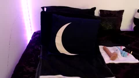 Nichole lights online show from July 6, 2026, 11:07 pm